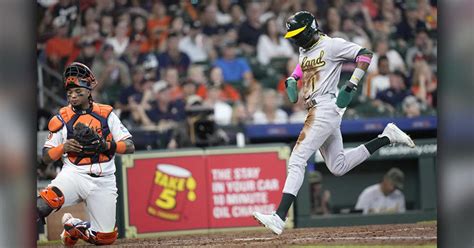 Alvarez’s 8th-inning blast lifts Astros over Athletics 3-2